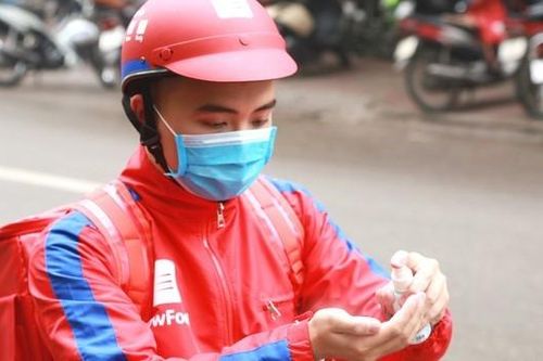 Dừng chở khách, xe công nghệ dồn sức shipper chuyển hàng