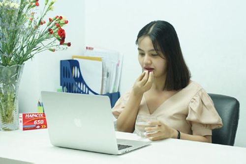 Chuyên gia khuyên: 'Sốt giữa dịch, nên dùng paracetamol'