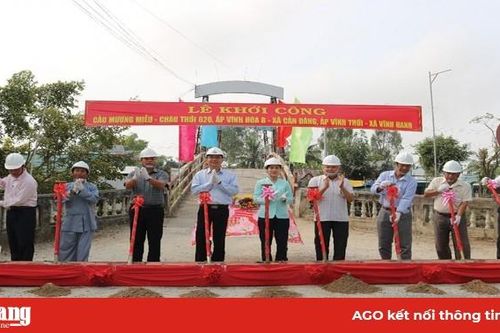 Phong trào thi đua ở xã anh hùng
