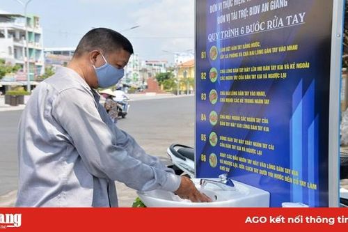 Lắp đặt 3 trạm rửa tay dã chiến