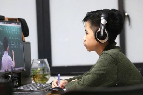 Phụ huynh cần làm gì để tránh trẻ bị trầm cảm do nghỉ học dài phòng Covid-19?