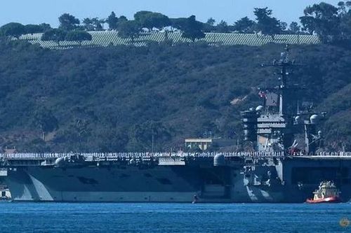 Covid-19: Thuyền trưởng tàu sân bay Mỹ cảnh báo 'thủy thủ không cần phải chết'