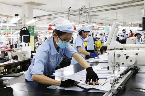 Đồng hành, sẻ chia cùng người lao động