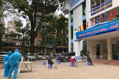 Xét nghiệm nhanh hàng trăm trường hợp liên quan đến Bệnh viện Bạch Mai