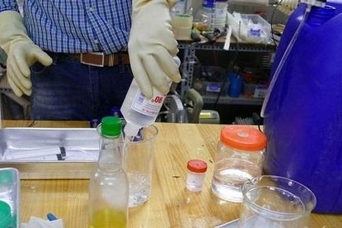 Nước sát khuẩn tay tự chế: WHO không tin tưởng độ an toàn