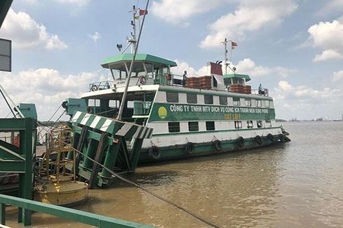 Giảm tải phà Cát Lái vì sự cố tàu biển va chạm