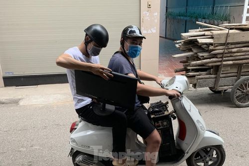 Dân 'nghiện' thuê nguyên máy về nhà luyện game trong dịch COVID-19