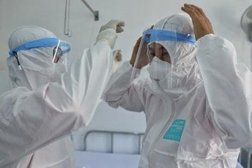 Việt Nam: 4.671 ca nghi mắc COVID-19, gần 80.000 người đang theo dõi y tế