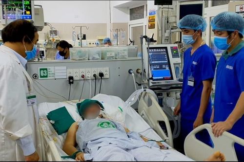 Giữa kỳ phong tỏa vì dịch COVID-19, BV Bạch Mai cứu sống nhiều ca nguy kịch