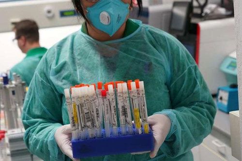 Anh phát hiện các bộ xét nghiệm Covid-19 đặt hàng dính virus corona