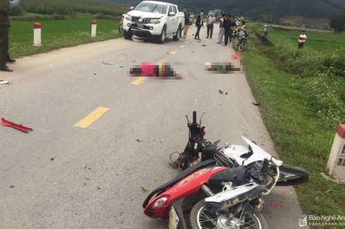 Va chạm giữa ô tô và xe máy, 2 người thương vong