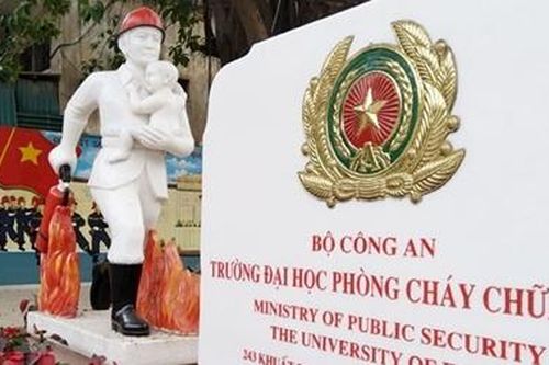 Chuyện quanh tượng đài đầu tiên về 'Người anh hùng trong lửa đỏ'