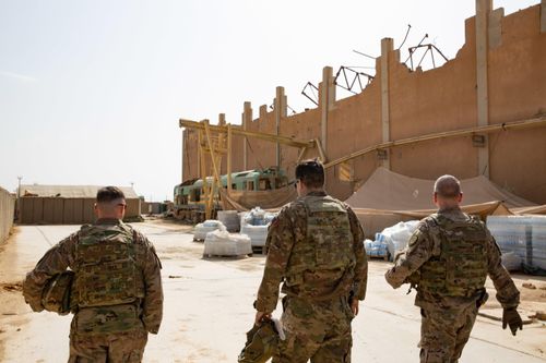 Mỹ dùng 20 xe tải chuyển khí tài quân sự từ Iraq tới Syria