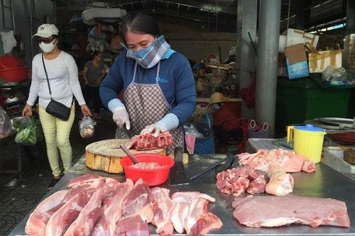 Giá bán lẻ vẫn ở mức cao, dù lợn hơi đã giảm còn 70.000 đồng/kg