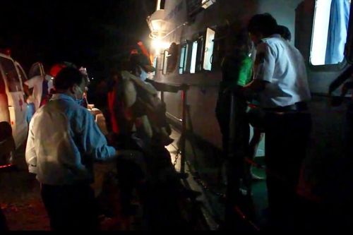 Cảnh sát biển cứu nạn 5 ngư dân