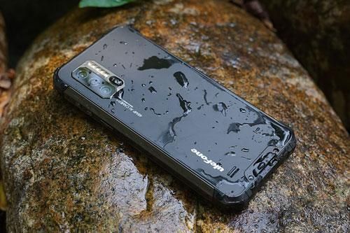 Smartphone 'nồi đồng cối đá', pin 5.500 mAh, 3 camera sau, giá hơn 5 triệu đồng