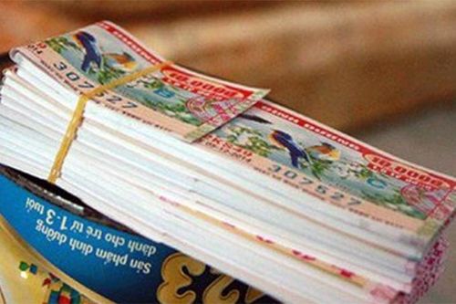 Hỗ trợ người bán vé số phải nghỉ bán vì dịch Covid-19