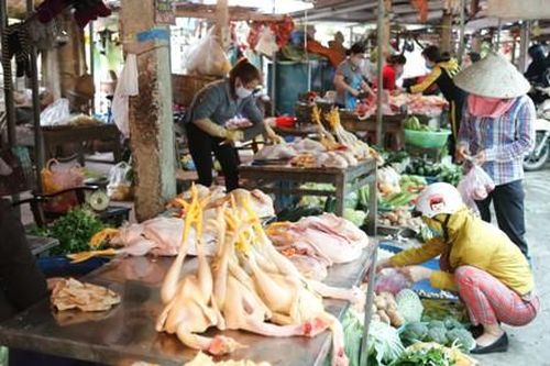 Các siêu thị và chợ truyền thống hoạt động bình thường phục vụ người tiêu dùng