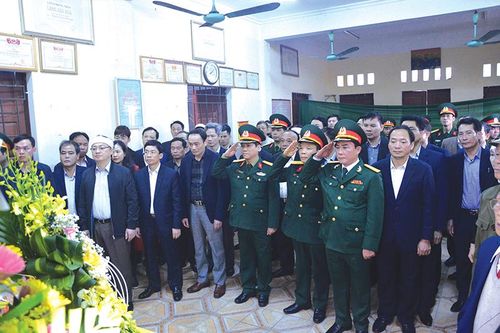 Đất mẹ đón anh về