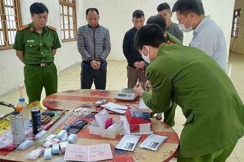 Bắt giam nhóm đối tượng mua bán trái phép ma túy