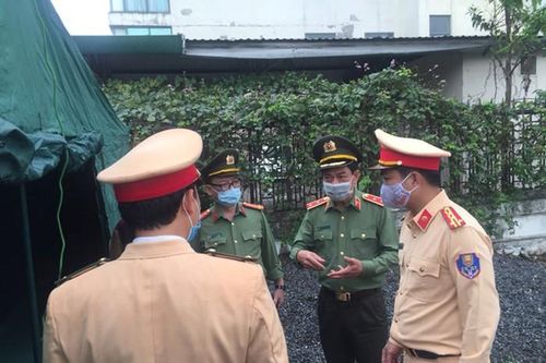 Giám đốc Công an TP Hà Nội kiểm tra các chốt trực cửa ngõ Thủ đô