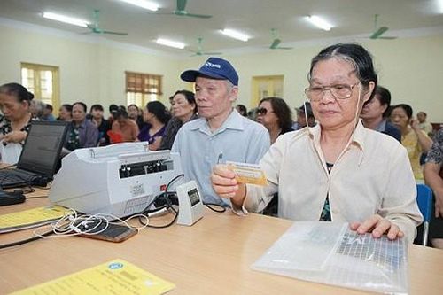 Từ 16-4, người Hà Nội sẽ được trả gộp 2 tháng lương hưu và trợ cấp xã hội tại nhà