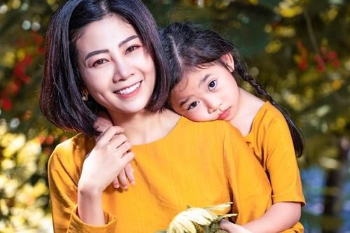Cuốn sổ tiết kiệm đầu tiên trị giá 250 triệu đồng dành cho con gái Mai Phương