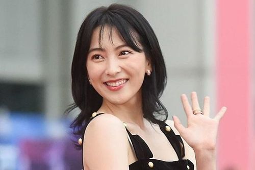 Ca sĩ Kang Ji Young bị tài xế say rượu tông chấn thương
