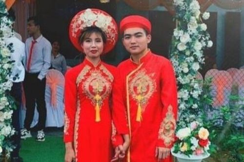 Đôi vợ chồng Phú Thọ đăng ký kết hôn sau 18 ngày hẹn hò qua mạng