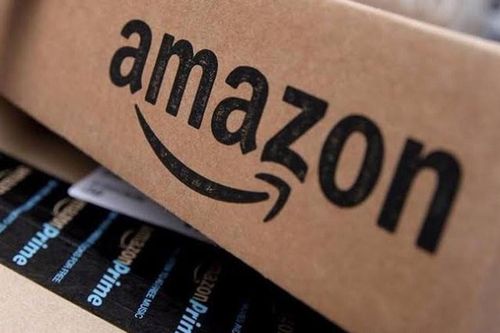 Một nhân viên Amazon nhiễm Covid-19 khi đi làm giữa dịch