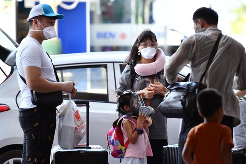 Cho phép taxi đón khách tại sân bay Nội Bài, ga Hà Nội