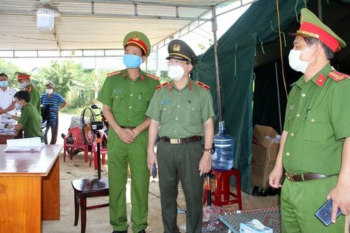 Công an Quảng Nam 'căng mình' chống dịch