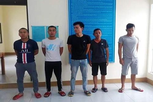 Khởi tố nhóm côn đồ xông vào quán nhậu chém người gây thương tích