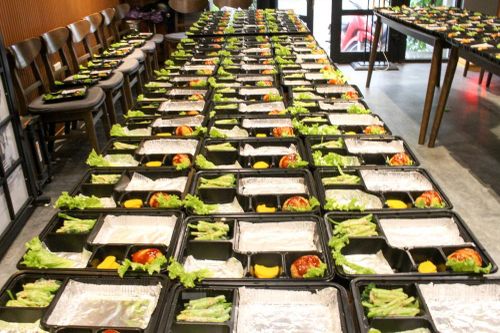 375 'suất ăn Bento' gửi y, bác sỹ Bệnh viện Nhiệt đới Trung ương 2