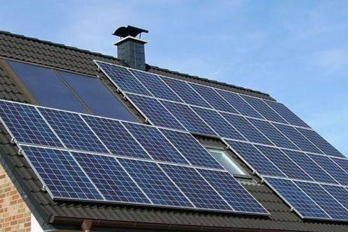 Tạo pin năng lượng mặt trời từ củ nghệ, dâu tây và lá mâm xôi