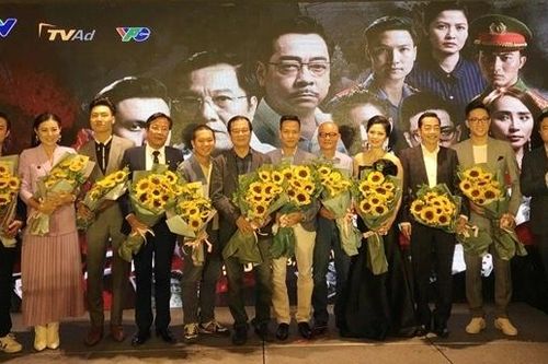 Viện trưởng VKSND tối cao tặng Bằng khen cho diễn viên phim 'Sinh tử'