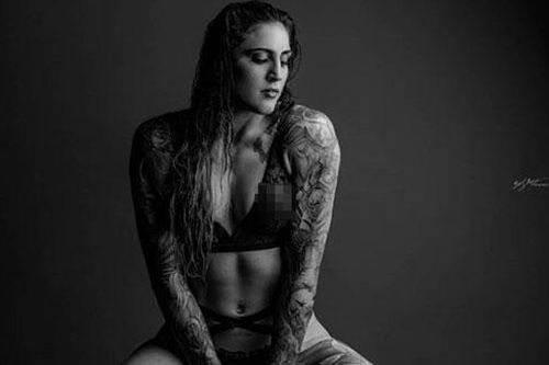 Hết hồn kiều nữ 'xăm trổ hổ báo' nhất UFC mặc đồ 'lộ liễu thấy hết'