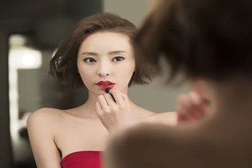 Đoán tướng mạo của người phụ nữ lẳng lơ, gian tà, có mệnh 'khắc phu'