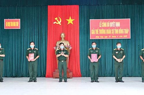 Công bố quyết định giải thể Trường Quân sự tỉnh
