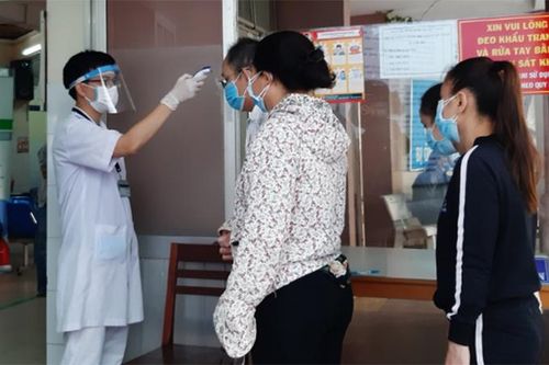 Một điều dưỡng bệnh viện nghi mắc Covid-19 có kết quả xét nghiệm âm tính