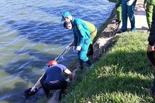 Nam thiếu niên tử vong dưới hồ Xuân Hương