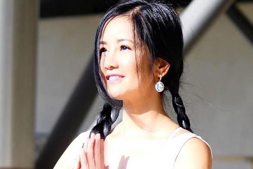 Khoe ảnh tập yoga, Hồng Nhung được khen trẻ như gái đôi mươi