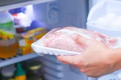 Thịt gà trữ đông trong tủ lạnh nhưng sẽ tươi ngon như vừa mới mua về chỉ cần bí quyết này khi chế biến