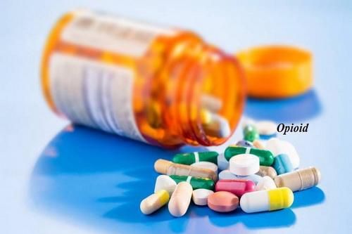 Dùng thuốc giảm đau opioid gây táo bón: Phòng ngừa thế nào?