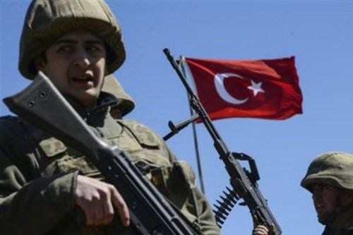 Lực lượng Thổ Nhĩ Kỳ tấn công quân đội Syria ở Bắc Raqqa