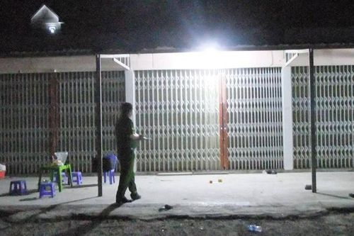 Bảo vệ con, cha đâm chết người