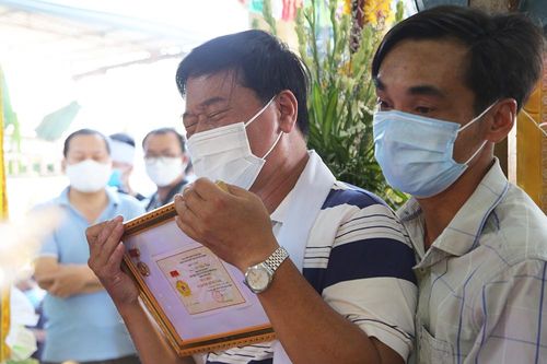 Truy tặng Huy hiệu Tuổi trẻ dũng cảm cho chiến sĩ Công an Đà Nẵng hy sinh