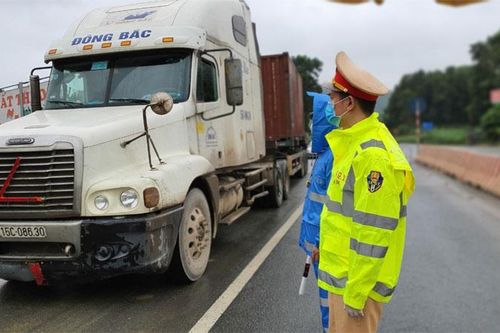 Kiểm soát dịch bệnh Covid-19 như thế nào tại các chốt cửa ngõ Hà Nội?