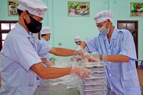 Những bữa cơm đậm tình quân-dân