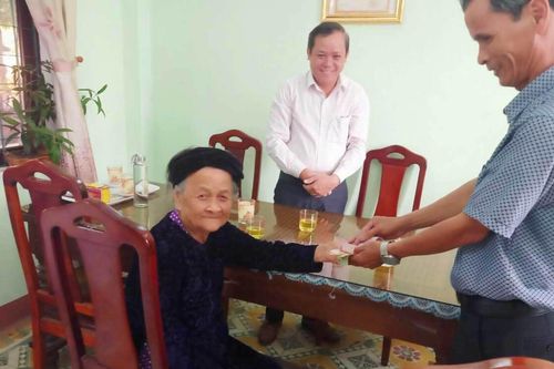 Tình người thắm mãi...
